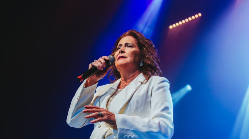 Cantora Joanna apresenta turnê comemorativa no Teatro RioMar