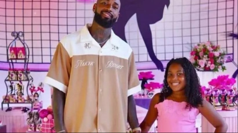 Giovanna, de nove anos, ou a ser alvo de rubro-negros enfurecidos com a iminente saída do meia do clube carioca para o Zenit, da Rússia 